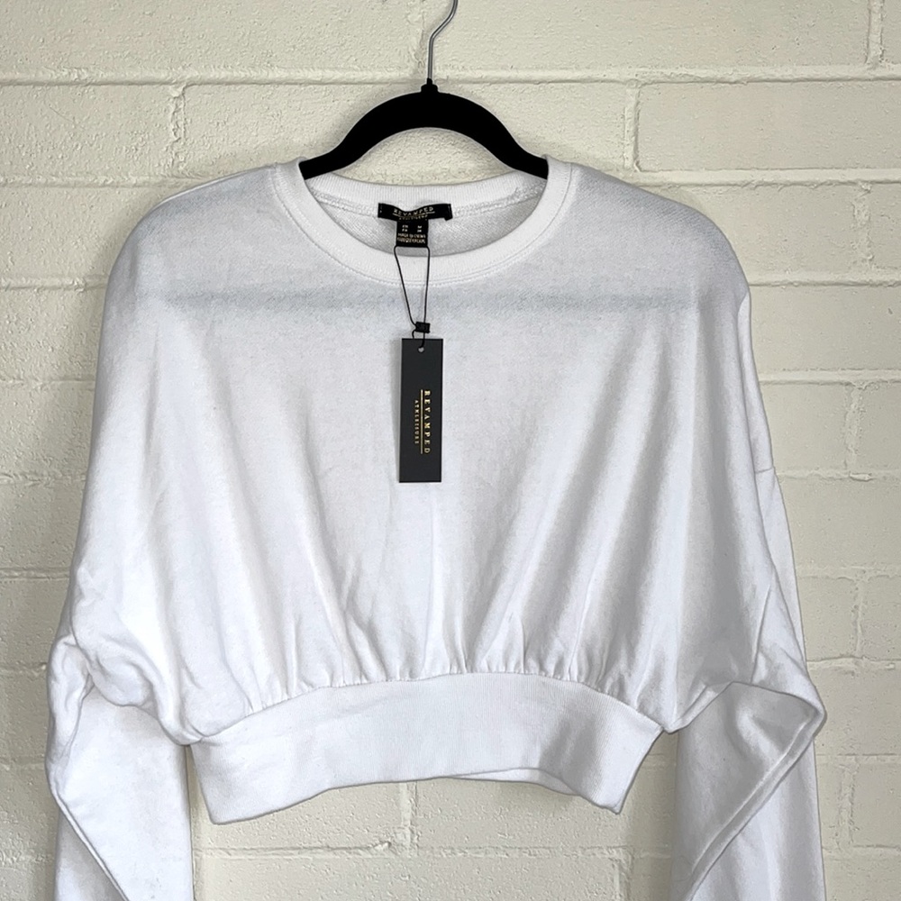 🦋3/40 NWT - REVAMPED Crop Sweatshirt (M)